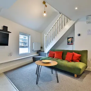 Stayright Cosy Mezzanine Flat In Vibrant Area - Walking Distance To Central Cardiff