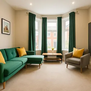 4 Bedroom Spacious House In Cardiff